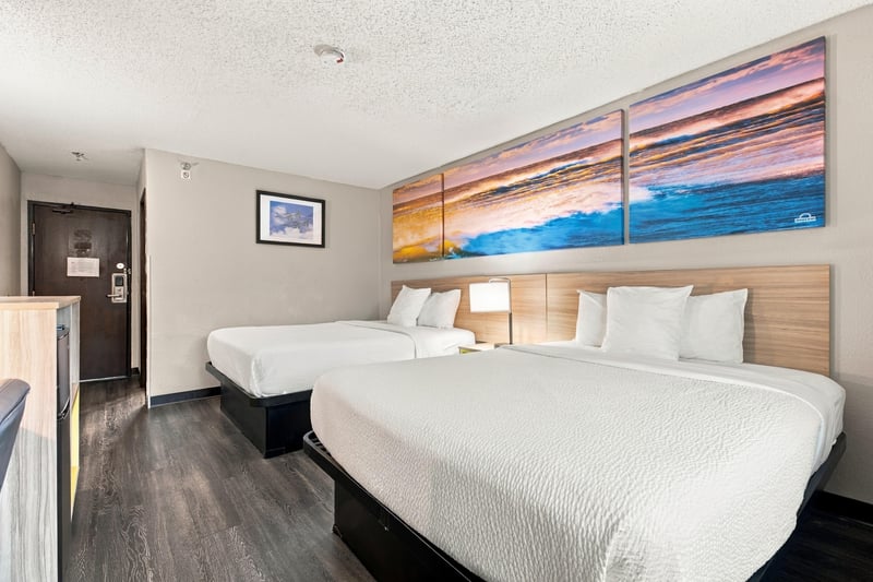 Guest room with two beds, photographed by Megapixeler on Eldridge Loop, Orange Park