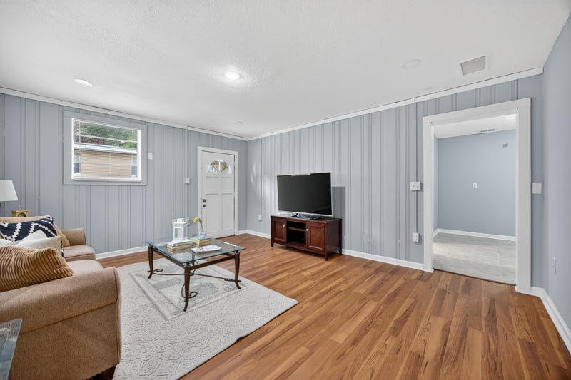 Photo 5 of 6952 Goldilocks Ln, Jacksonville, FL 32210, photographed by Megapixeler