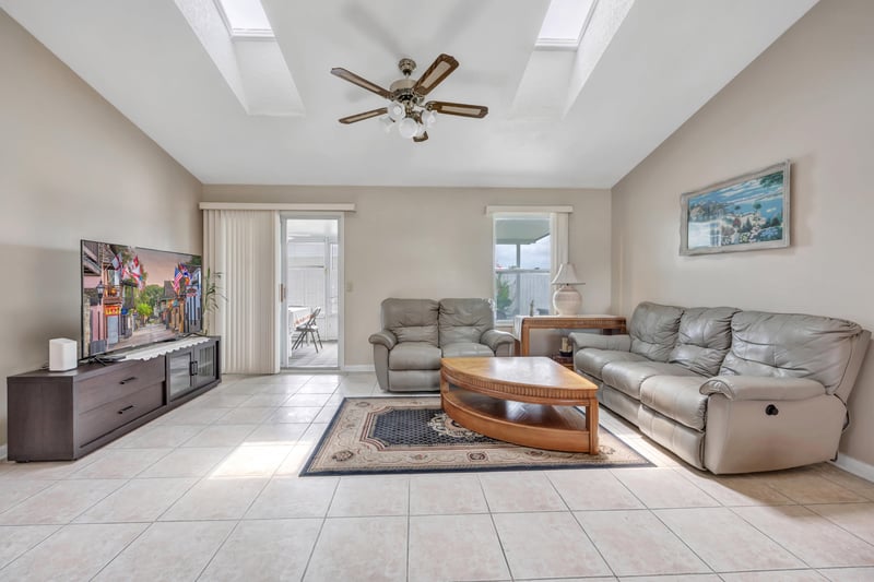 Photo 8 of 3185 Pablo Woods Dr, Jacksonville, FL 32224, photographed by Megapixeler