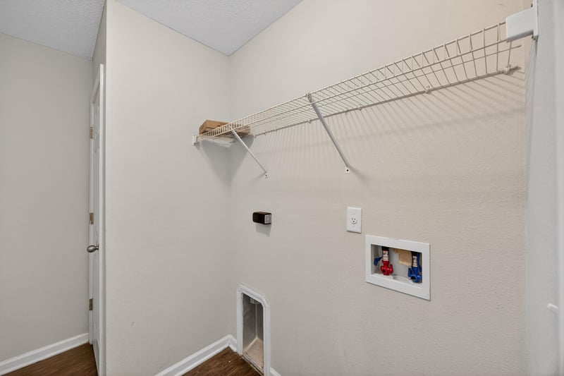 Laundry Room at 3029 Bessent Rd, Jacksonville, FL 32218