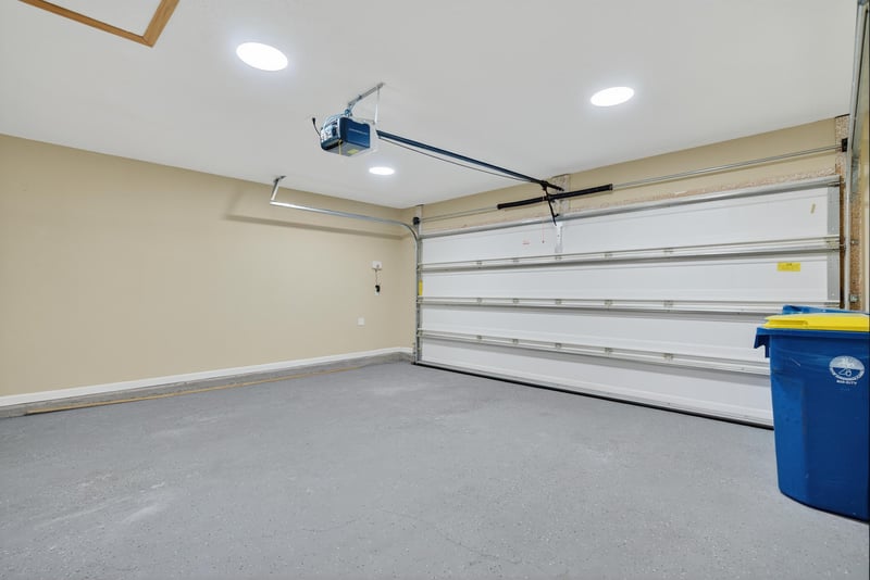 Garage at 15885 Bainebridge Dr, Jacksonville, FL 32218