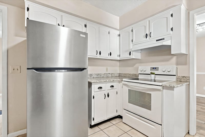 Kitchen interior view with stainless appliances, photographed by Megapixeler on Crosby Ln, Orange Park