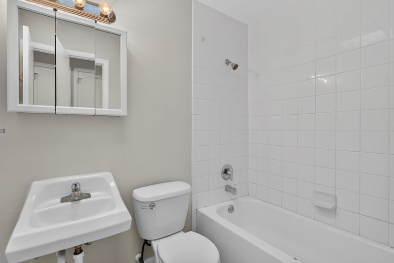 Bathroom with mirror cabinet and tub-shower at 5503 Boeing Dr, Jacksonville, FL 32207