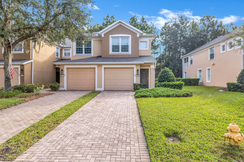 Photo 3 of 8665 Little Swift Cir, Jacksonville, FL 32256, photographed by Megapixeler