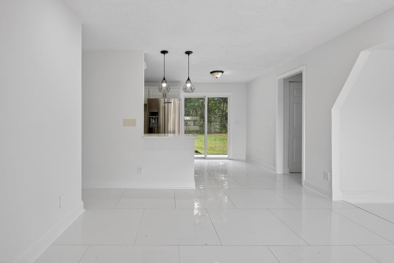Photo 7 of 7028 Lincoln Cir W, Jacksonville, FL 32209, photographed by Megapixeler