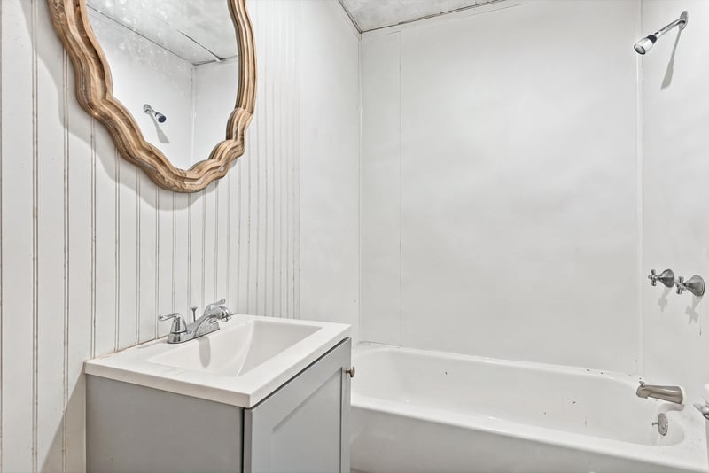 Bathroom with round mirror and vanity at 1807 Idlewild Ave, Green Cove Springs, FL
