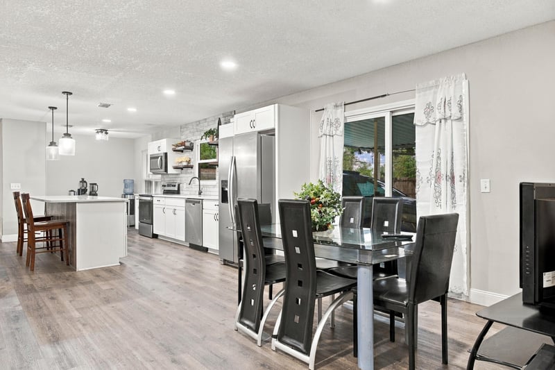 Kitchen and dining combo with pendant lighting at 357 Dillon Dr, Orange Park, FL