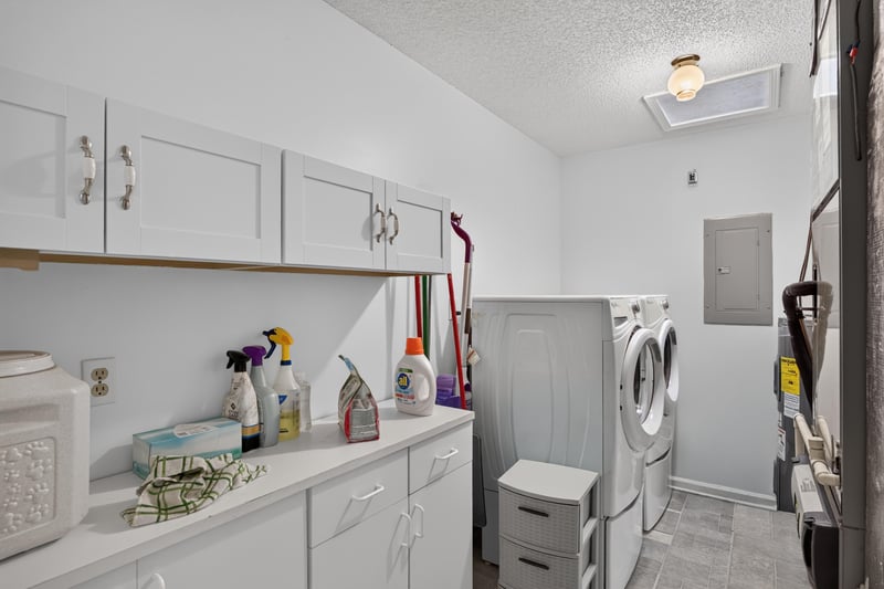 Laundry room with washer, dryer and cabinets at 2435 Range Line Rd, Middleburg, FL