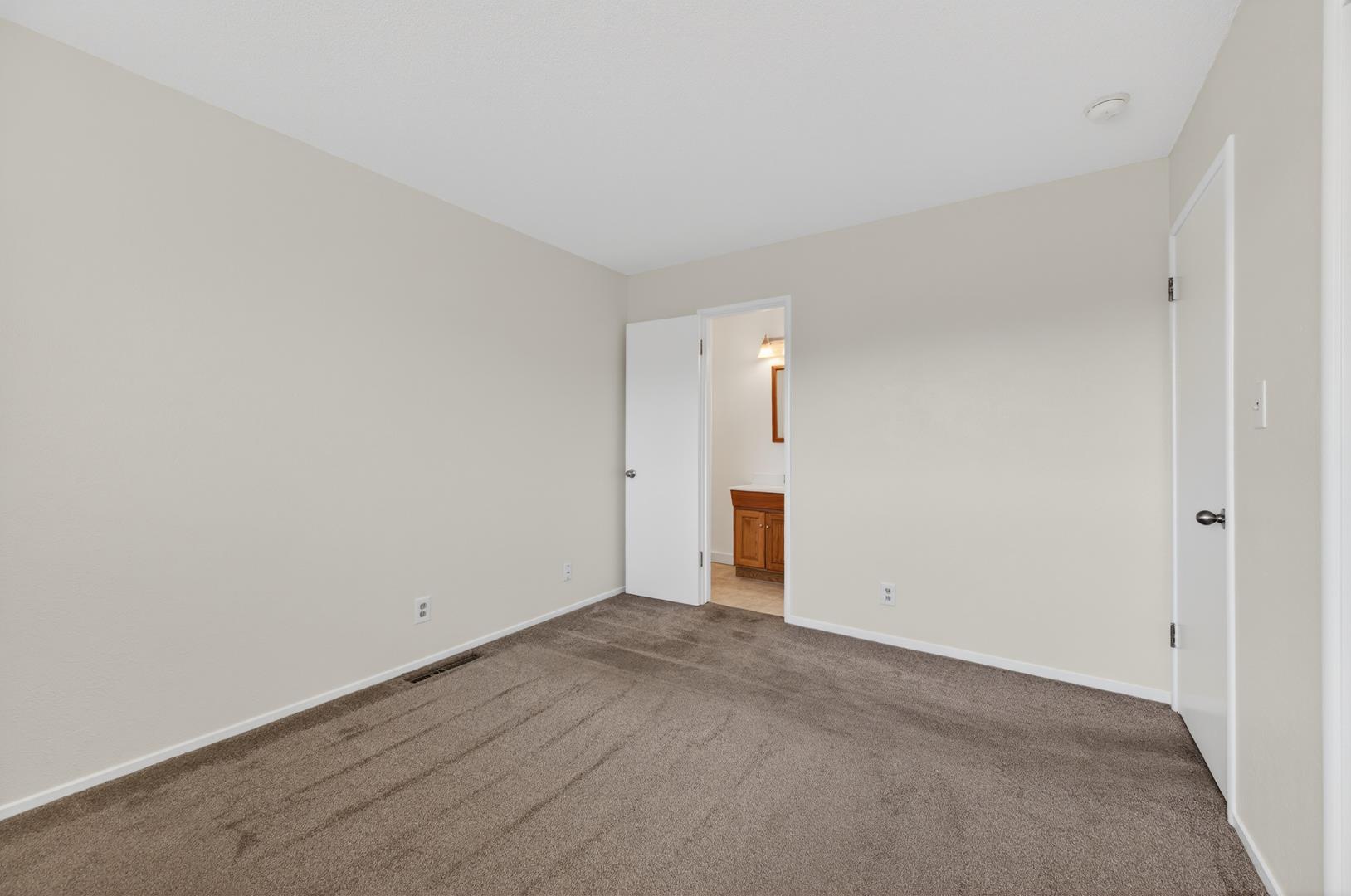 1335 Cindy Ave, photo 32