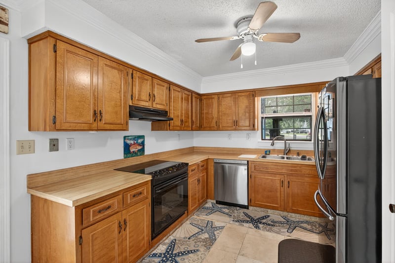 Photo 11 of 240 Main St, Atlantic Beach, FL 32233, photographed by Megapixeler
