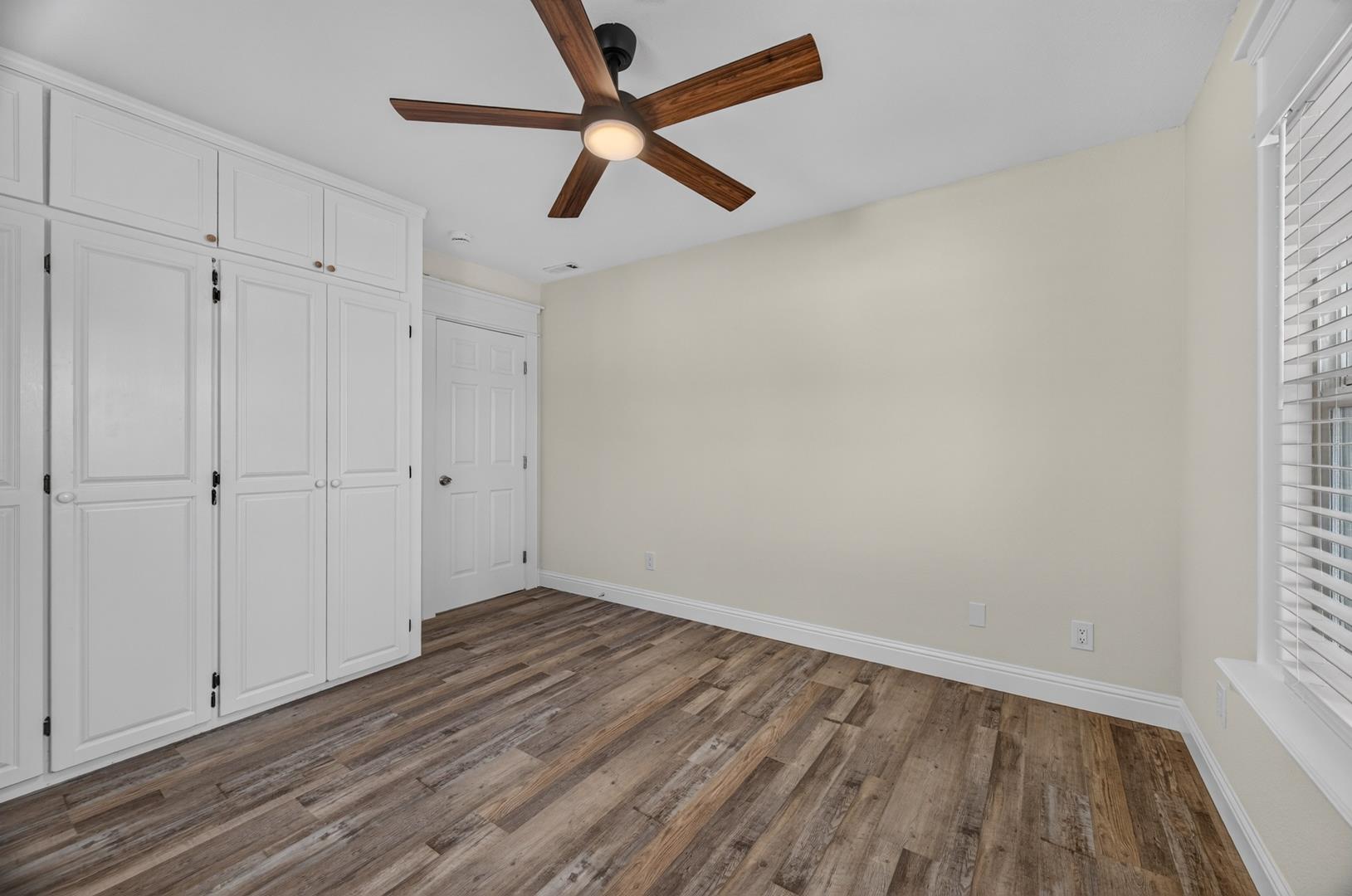 926 N Thorne Ave, photo 23