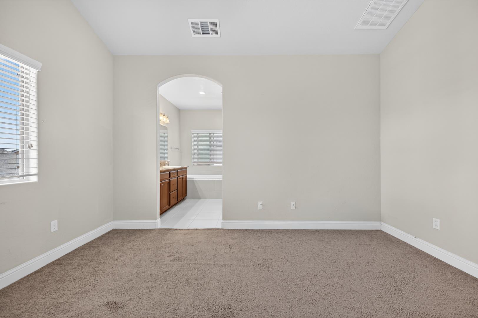 5281 N Phoenix Ave, photo 43