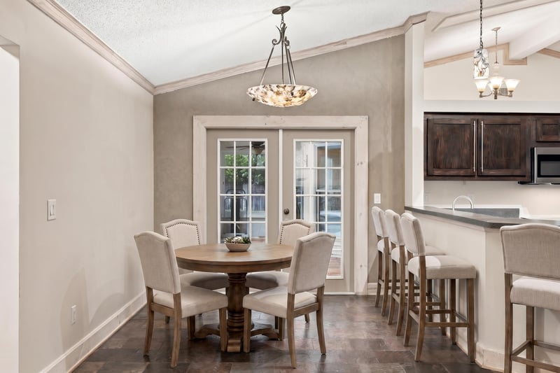 Breakfast nook near the kitchen, photographed by Megapixeler on Winding Springs Ct, Jacksonville