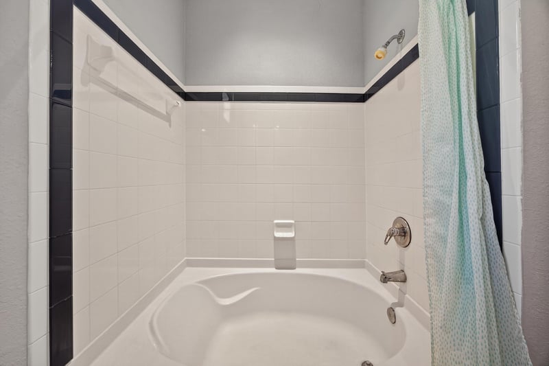 Photo 21 of 10075 Gate Pkwy N, Jacksonville, FL 32246, photographed by Megapixeler