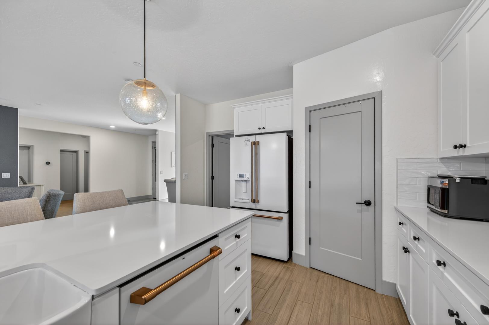 2086 N Phillip Ave, photo 31