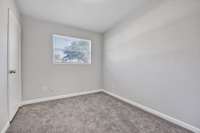 Photo 24 of 858 Le Brun Dr, Jacksonville, FL 32205, photographed by Megapixeler
