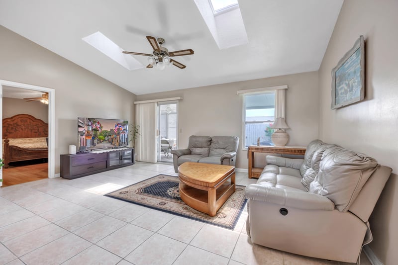 Photo 9 of 3185 Pablo Woods Dr, Jacksonville, FL 32224, photographed by Megapixeler