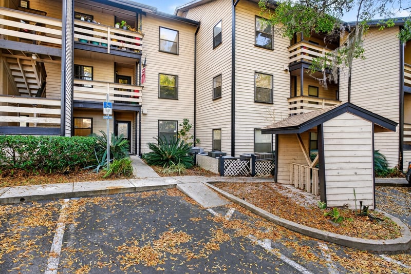 Photo 7 of 1604 Arcadia Dr, Jacksonville, FL 32207, photographed by Megapixeler