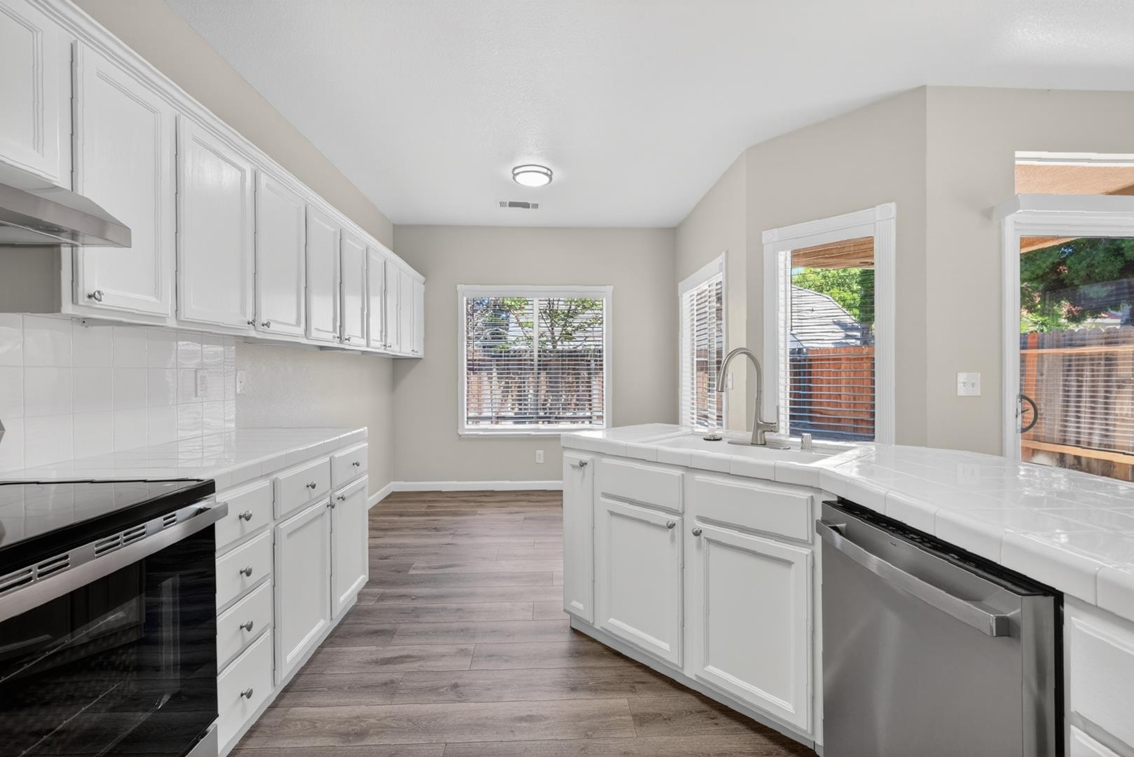2228 E Yeargin Dr, photo 24
