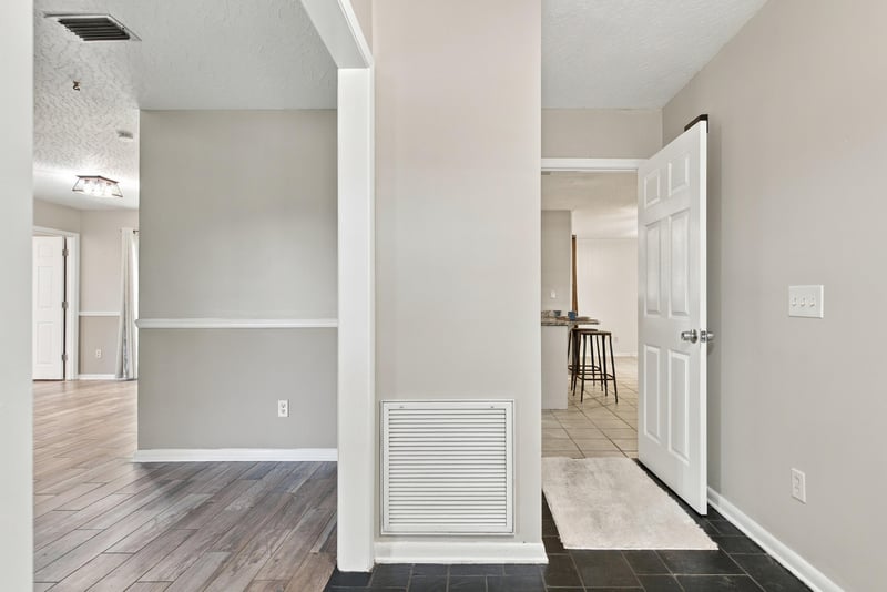 Hallway interior view, photographed by Megapixeler on Crosby Ln, Orange Park
