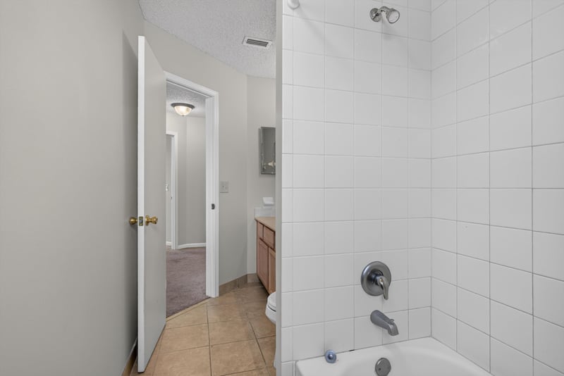 Bathroom with tub-shower and tile surround at 400 Ashcroft Landing Dr, Jacksonville, FL 32225