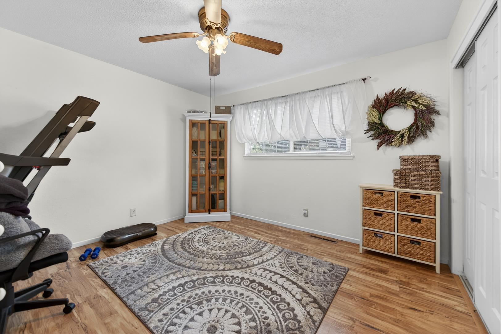 1334 Karen Ave, photo 20