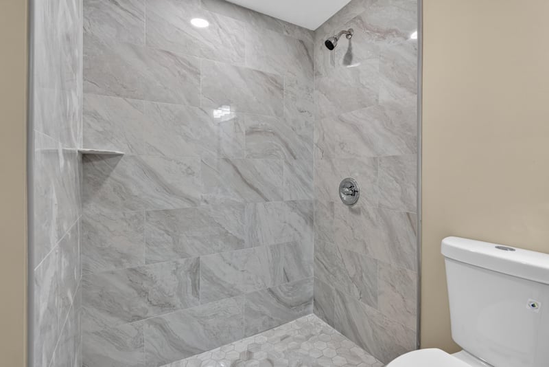 Bathroom shower detail, photographed by Megapixeler on Susie St, Jacksonville