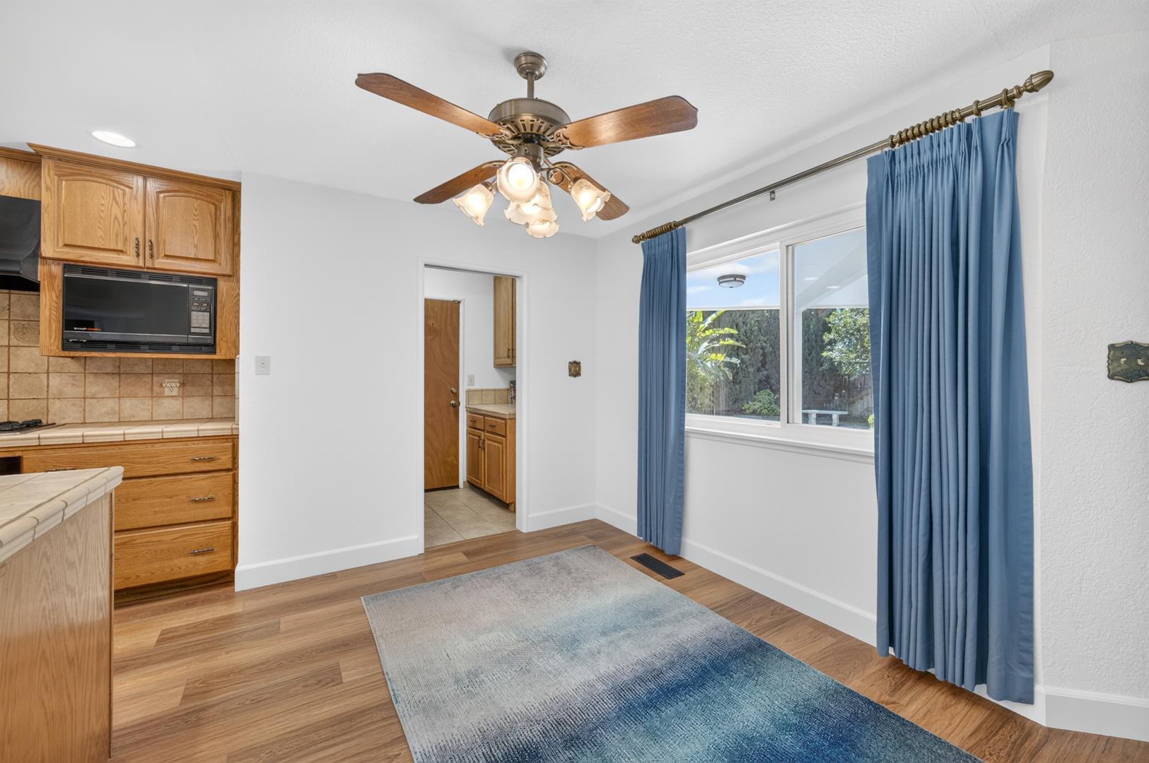749 W Escalon Ave, photo 27