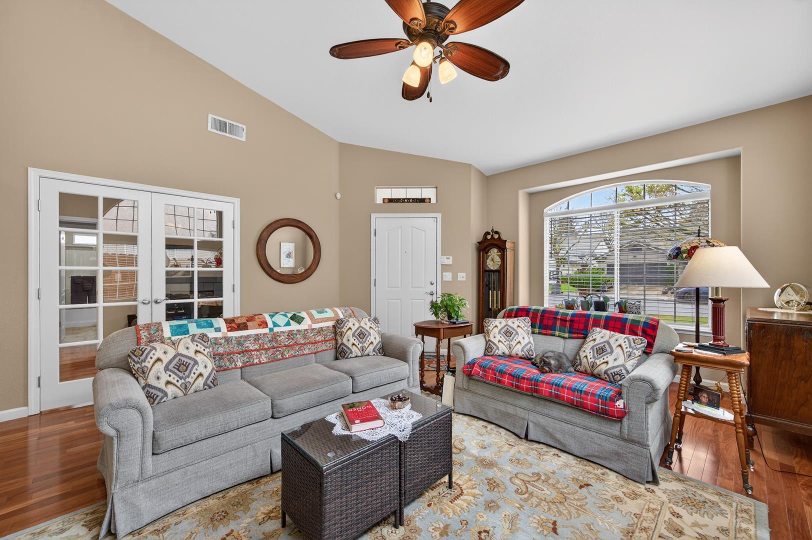 2450 E Fox Glen Ave, photo 9