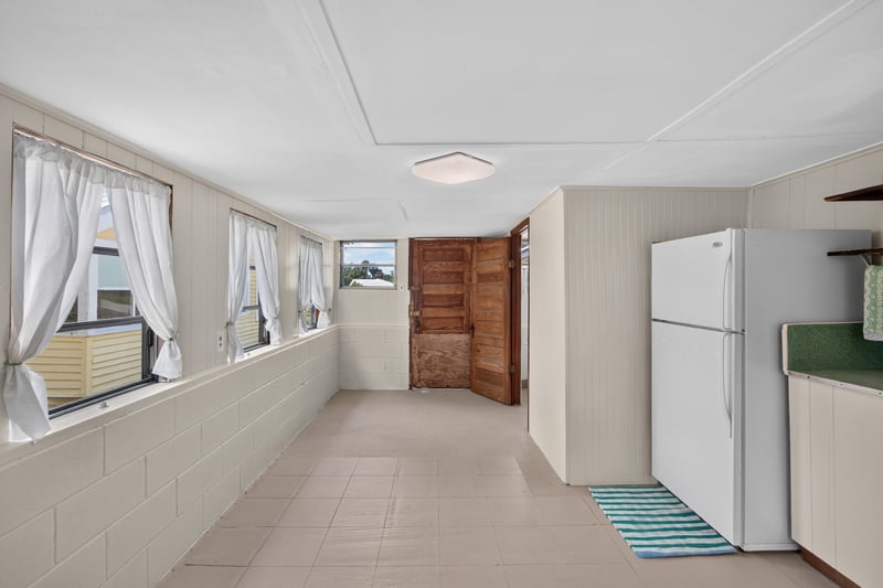 Outbuilding room with windows at 101 N Lake St, Crescent City, FL