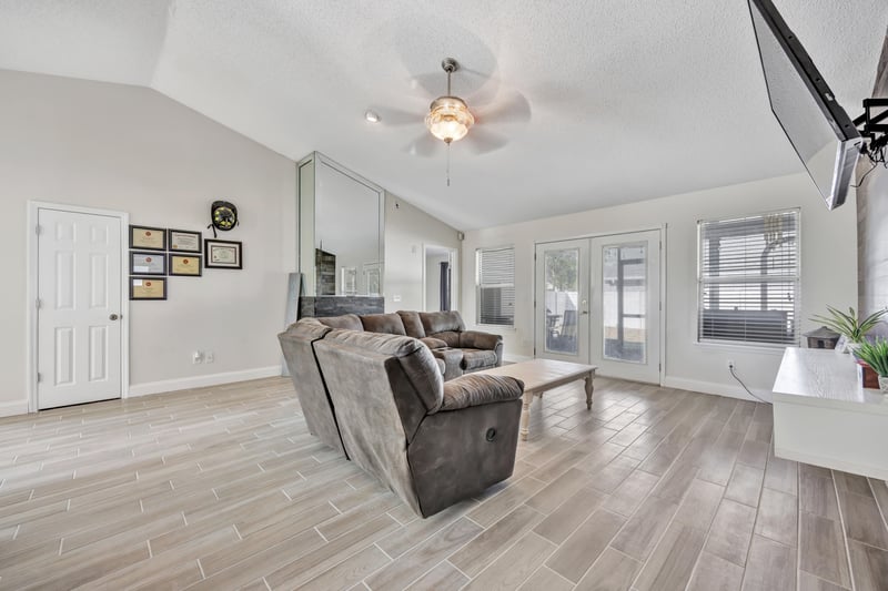 Photo 15 of 10575 Otter Creek Dr, Jacksonville, FL 32222, photographed by Megapixeler