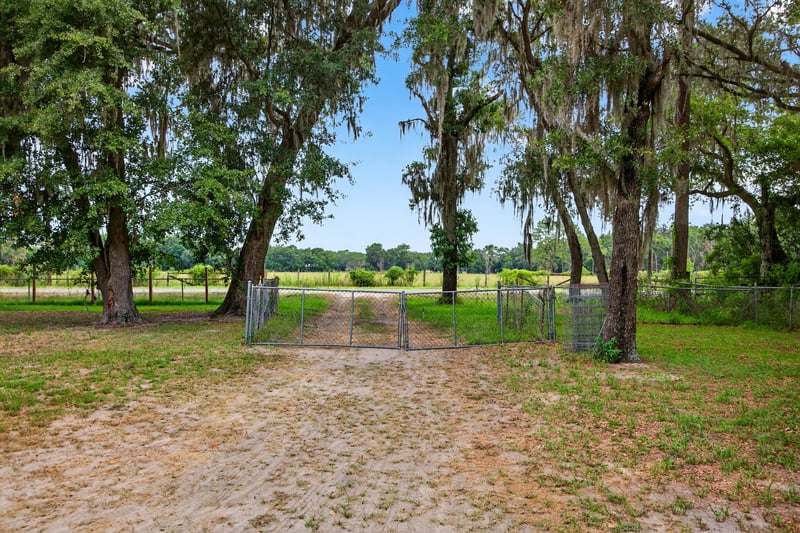 Photo 54 of 11844 SW County Rd 18, Hampton, FL 32044, photographed by Megapixeler