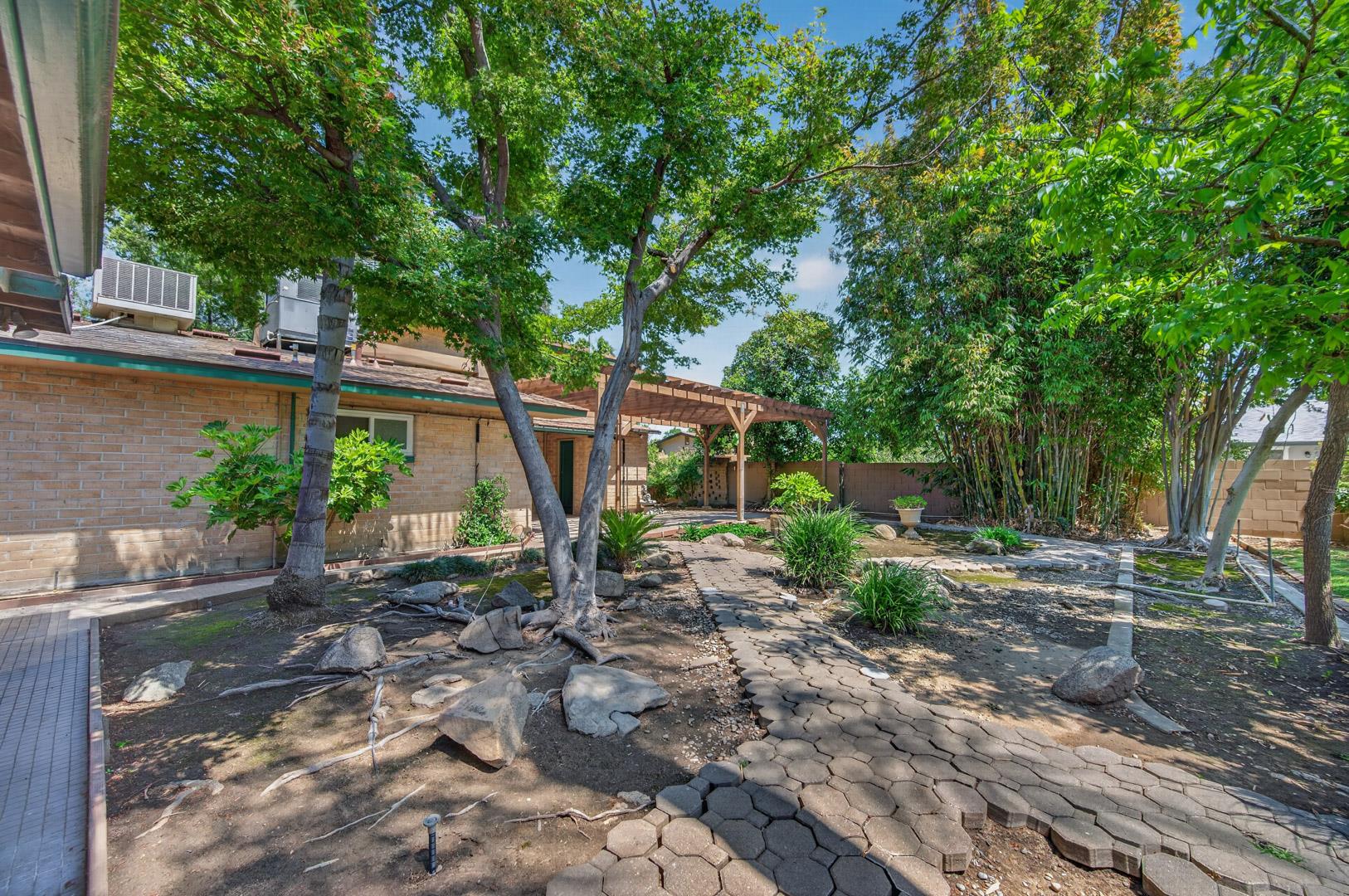 1220 E Sussex Way, photo 66