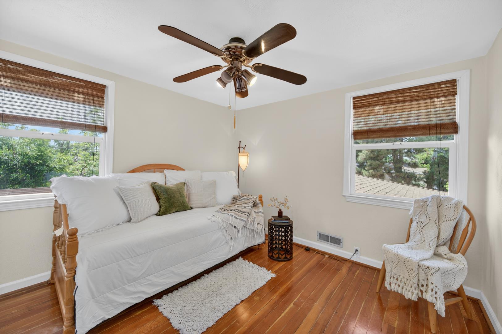 1220 E Sussex Way, photo 39