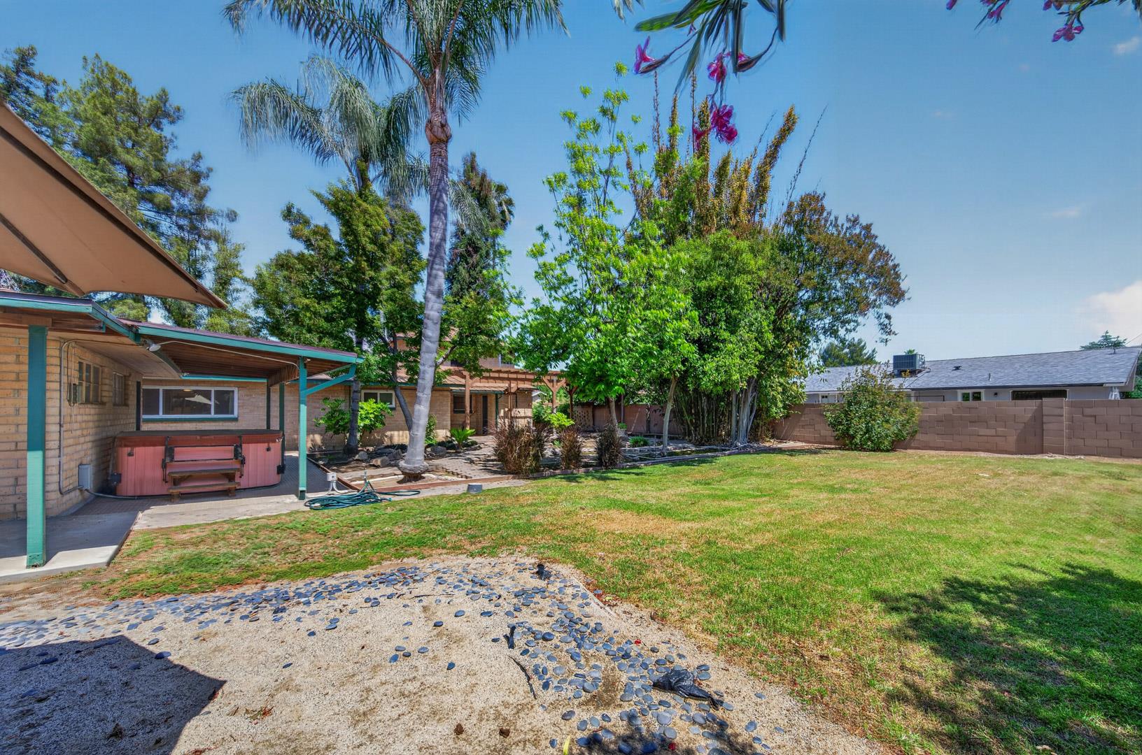 1220 E Sussex Way, photo 56