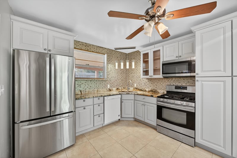 Photo 17 of 1355 Lamanto Ave E, Jacksonville, FL 32211, photographed by Megapixeler
