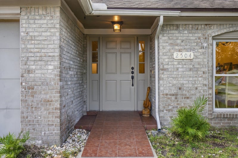 Front entry door, photographed by Megapixeler on Winding Springs Ct, Jacksonville