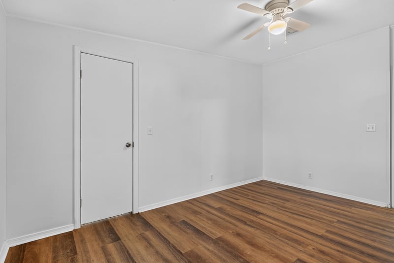 Empty room with closet door at 3215 Robin Ln, Middleburg, FL