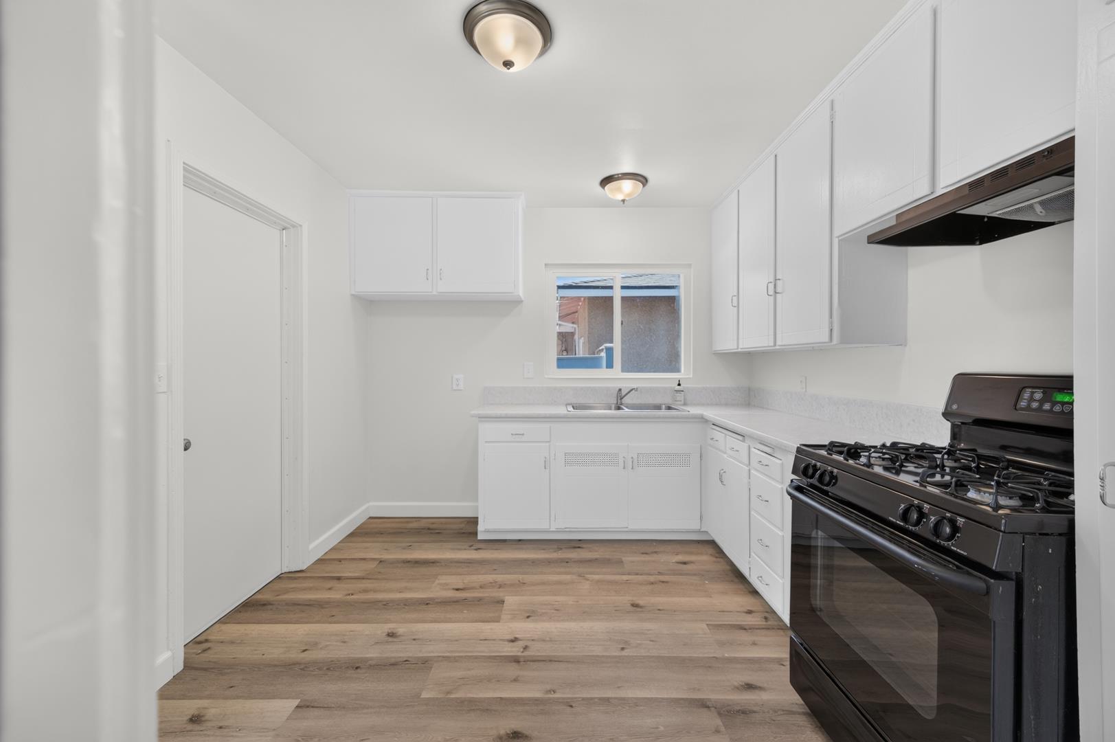 2302 E Fedora Ave, photo 24