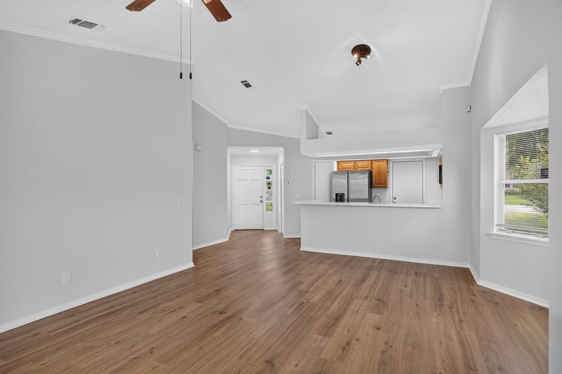 Entryway with vaulted ceiling leading to kitchen at 8047 Mactavish Way E, Jacksonville, FL 32244
