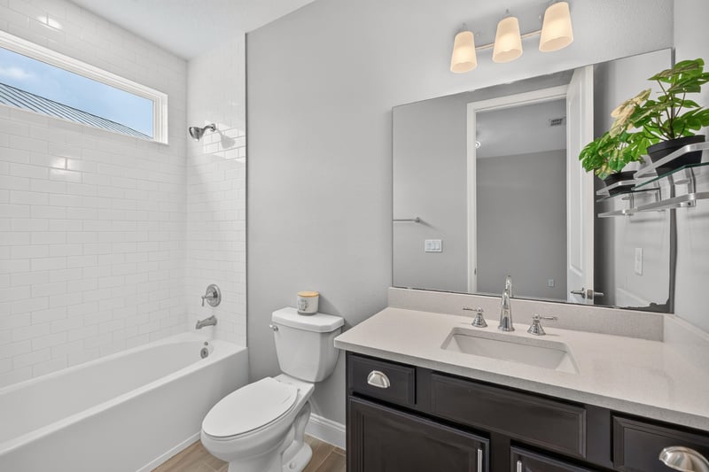 Hall bathroom with tub and single vanity at 91 Tilloo Ct, St. Johns, FL