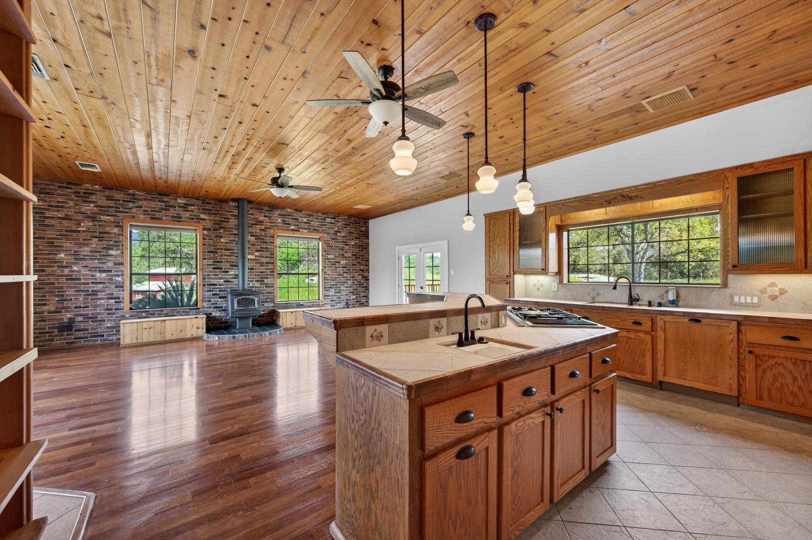 30919 Auberry Rd, photo 63