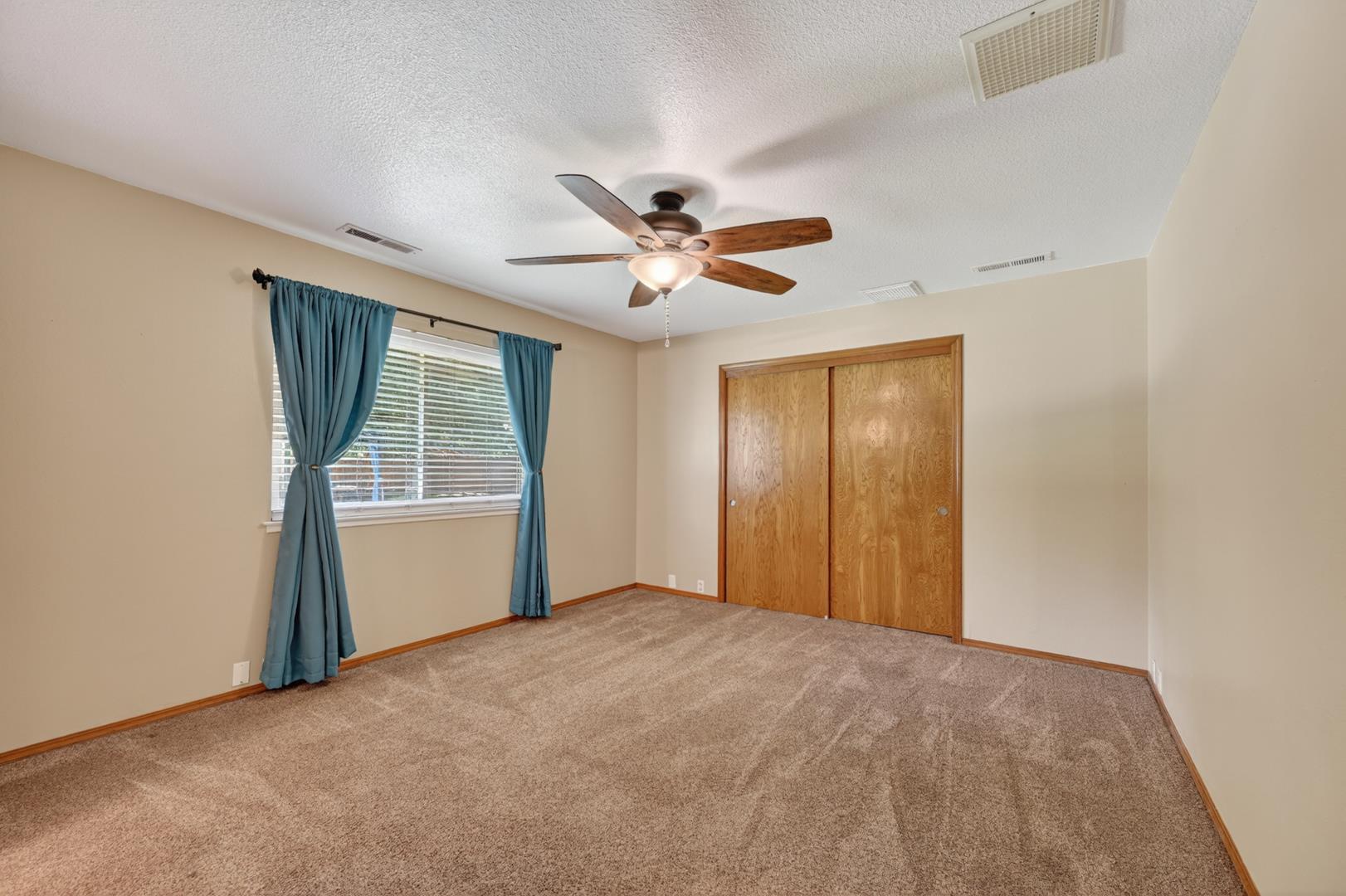 1185 N Locan Ave, photo 42