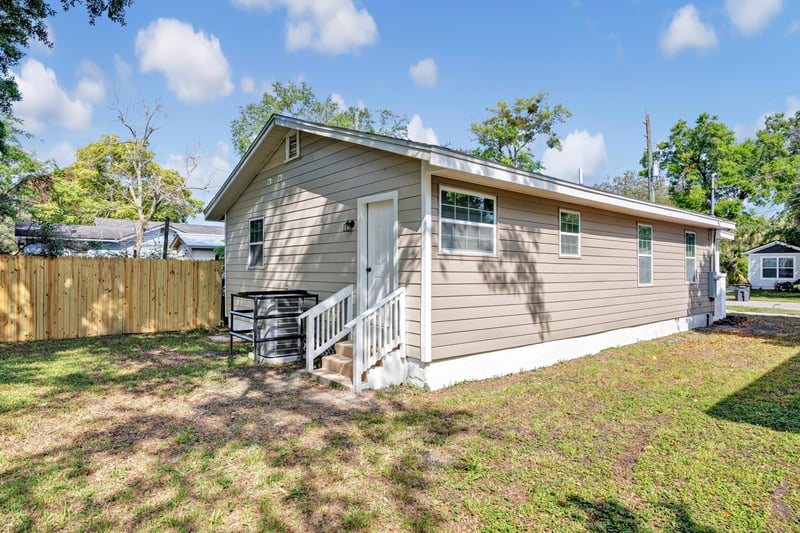 Photo 19 of 1352 W 16th St, Jacksonville, FL 32209, photographed by Megapixeler
