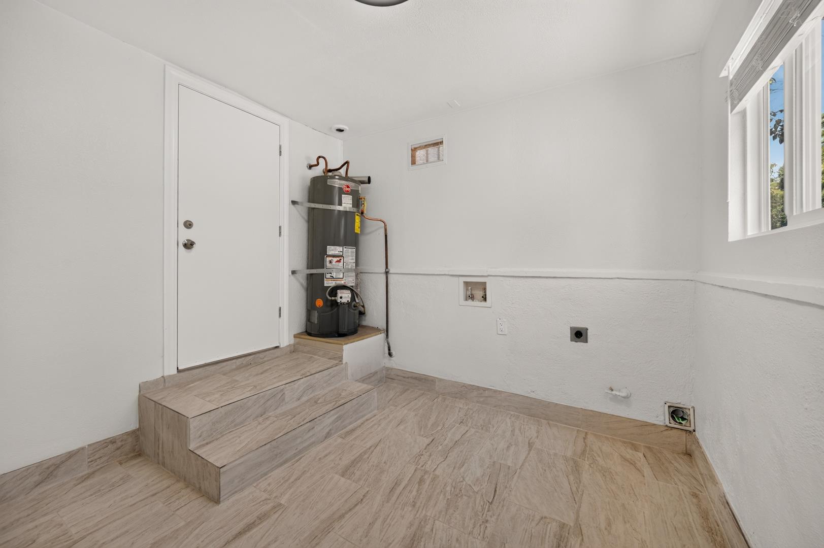 680 W Sample Ave, photo 15