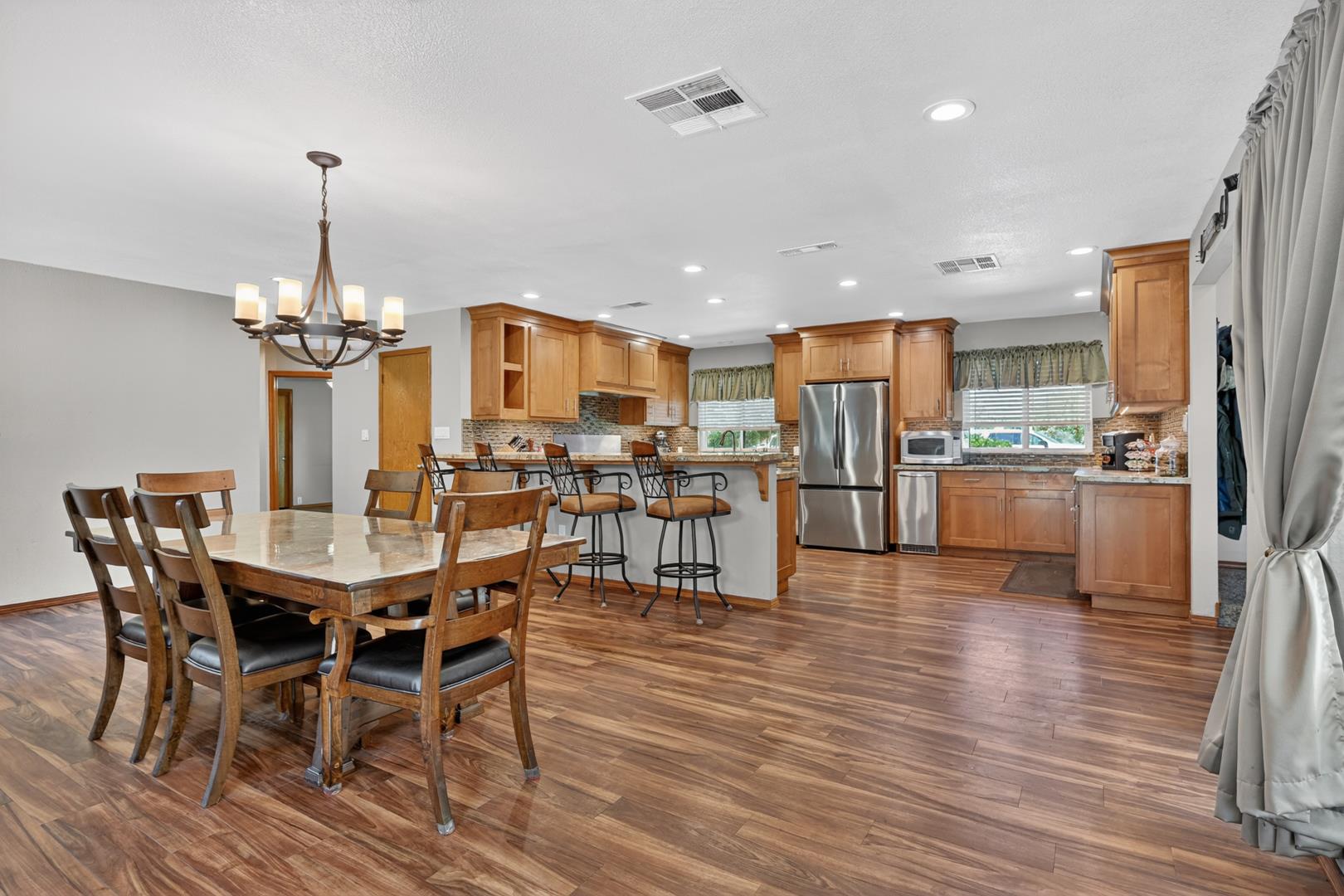 1185 N Locan Ave, photo 33
