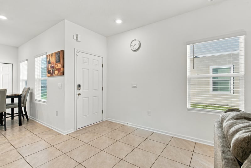 Entryway interior, photographed by Megapixeler on Haymon Ave, Jacksonville