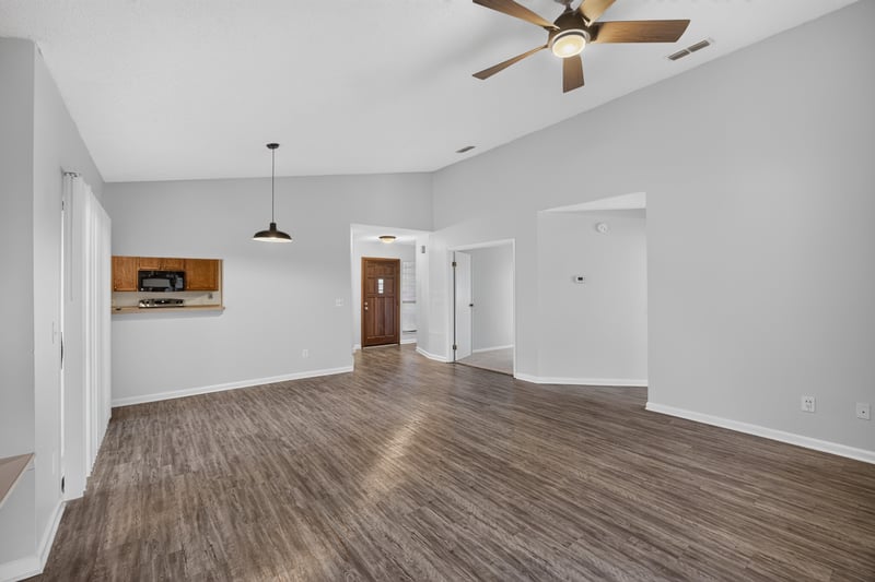 Living and dining area view, photographed by Megapixeler on Apple Oak Ct, Jacksonville
