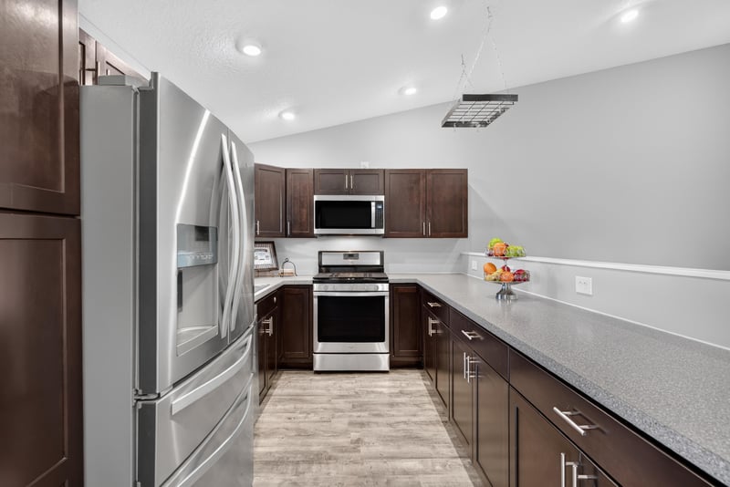 Kitchen with stainless appliances, photographed by Megapixeler on Birch Run E, Orange Park