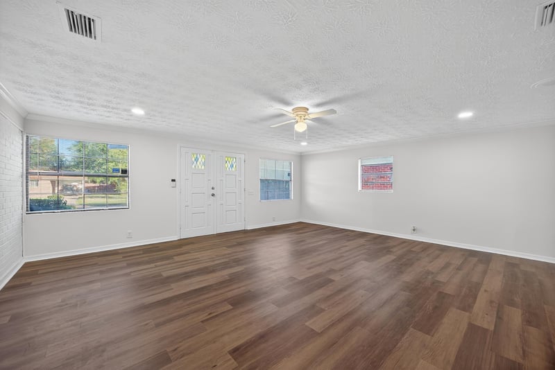 Photo 4 of 7388 Simms Dr, Jacksonville, FL 32209, photographed by Megapixeler